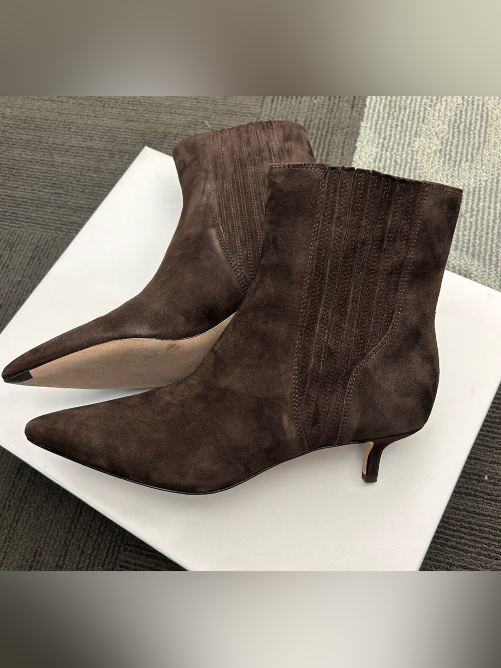 VERONICA BEARD Lisa Kitten-Heel Ankle Boot
Brown Suede 1.75-inch Bootie size 9.5
